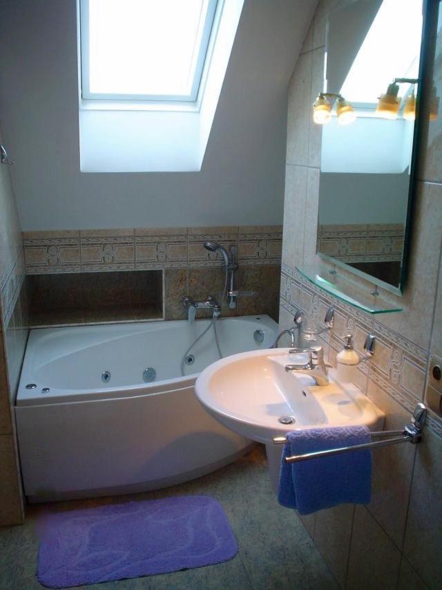 10 Bed And Breakfast Poznań Exteriör bild
