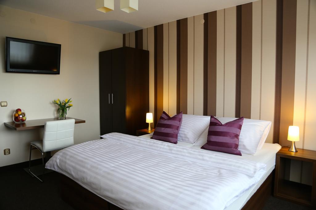 10 Bed And Breakfast Poznań Exteriör bild