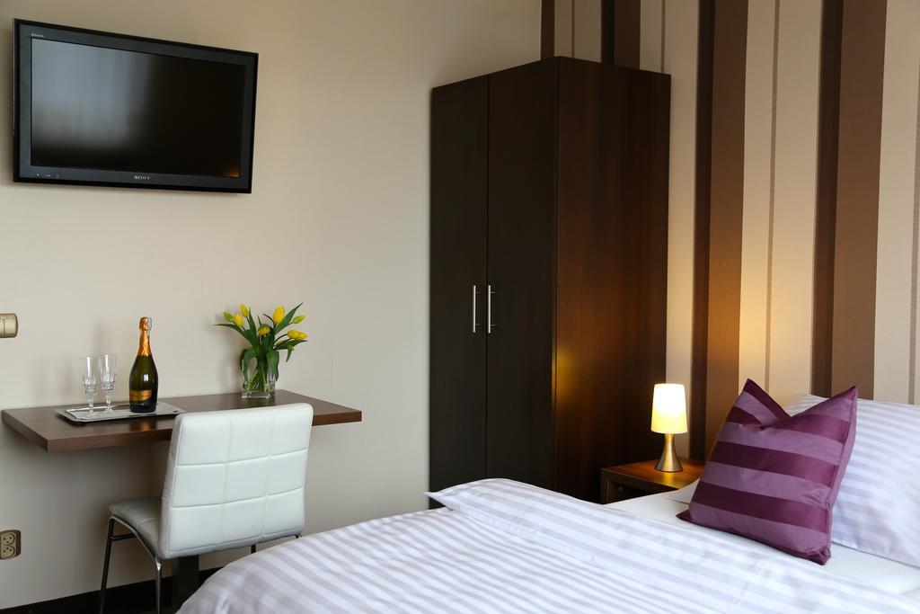 10 Bed And Breakfast Poznań Exteriör bild